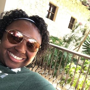 Meet your Posher, Kayla